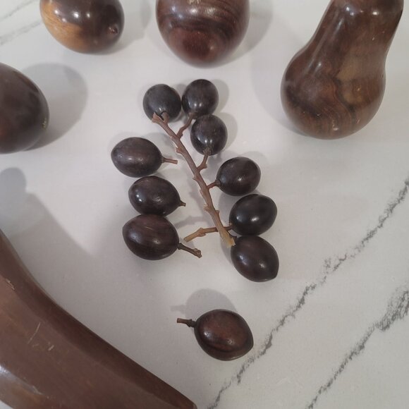 Vintage Hand-Carved Wooden Fruit Set - Banana Grapes Pear Apple - Picture 11 of 13